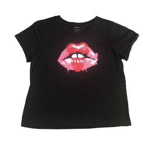 Torrid Women's T Shirt Size 2 Heart Painted Lips Kiss‎ 18/20 Black Red Pink Crew